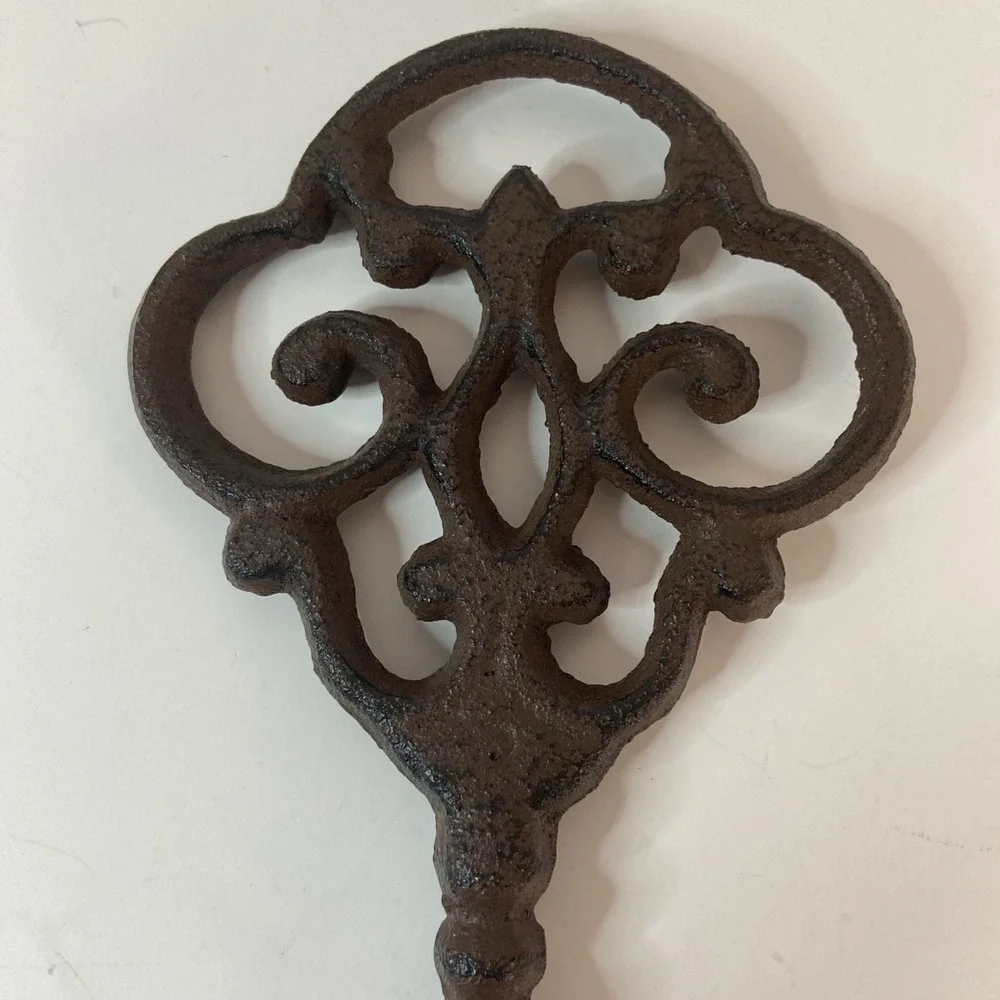 Metal Skeleton Key Decorative Wall / Table Decor Large 9.5